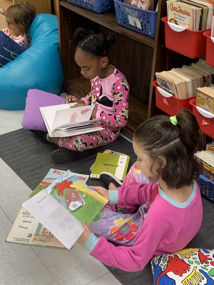 SuperN2nd's tweet photo. Reading in our jammies #momentsInKlein #read4life #nitschreaders https://t.co/C7hNzvD4lD