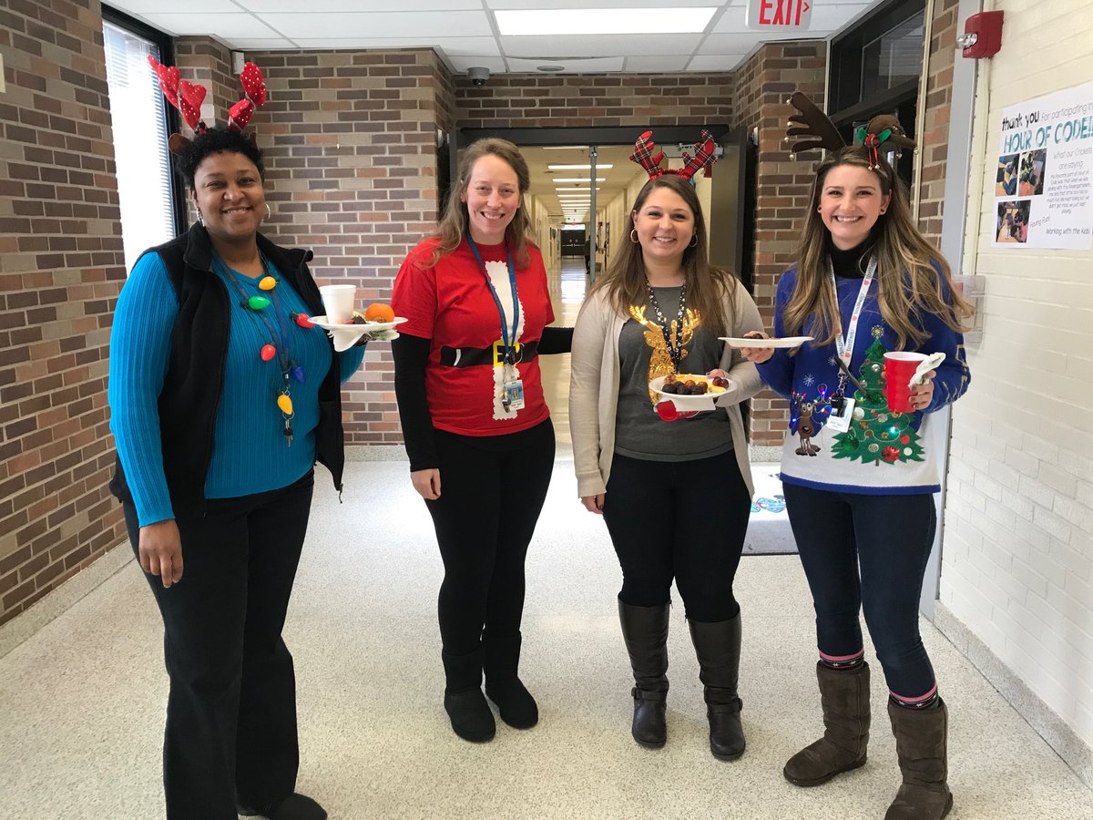 2nd grade holiday characters enjoyed the Pod Hop!!! ⁦<a href="/NSECrickets/">NSE Crickets</a>⁩