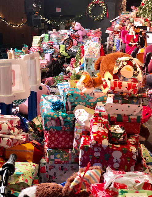WPSnutritionk12's tweet photo. #Students #Staff #Waltham Community rally to support children in need 🎁#StudentSanta @WalthamSchools A spectacular event to celebrate the gift of giving this Holiday season.🎁 @OneWaltham https://t.co/rUs8tB8cQu