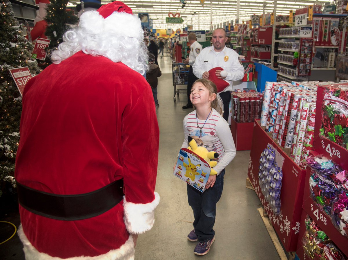 KpcPredmond's tweet photo. My favorite holiday photo so far this season, https://t.co/JnUTYJ1as6