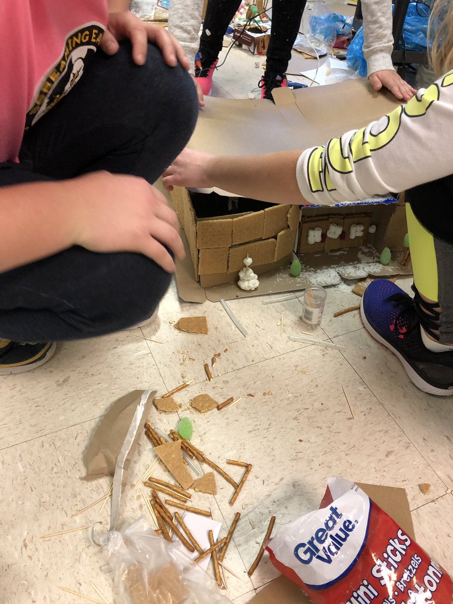 SchoolCoxheath's tweet photo. #globalgingerbreadchallenge2018 #CoxheathElementary #cbvrce video hangout with a school in Florida scheduled for 11:15 #cbvtechtweet https://t.co/14w54GQZ8R