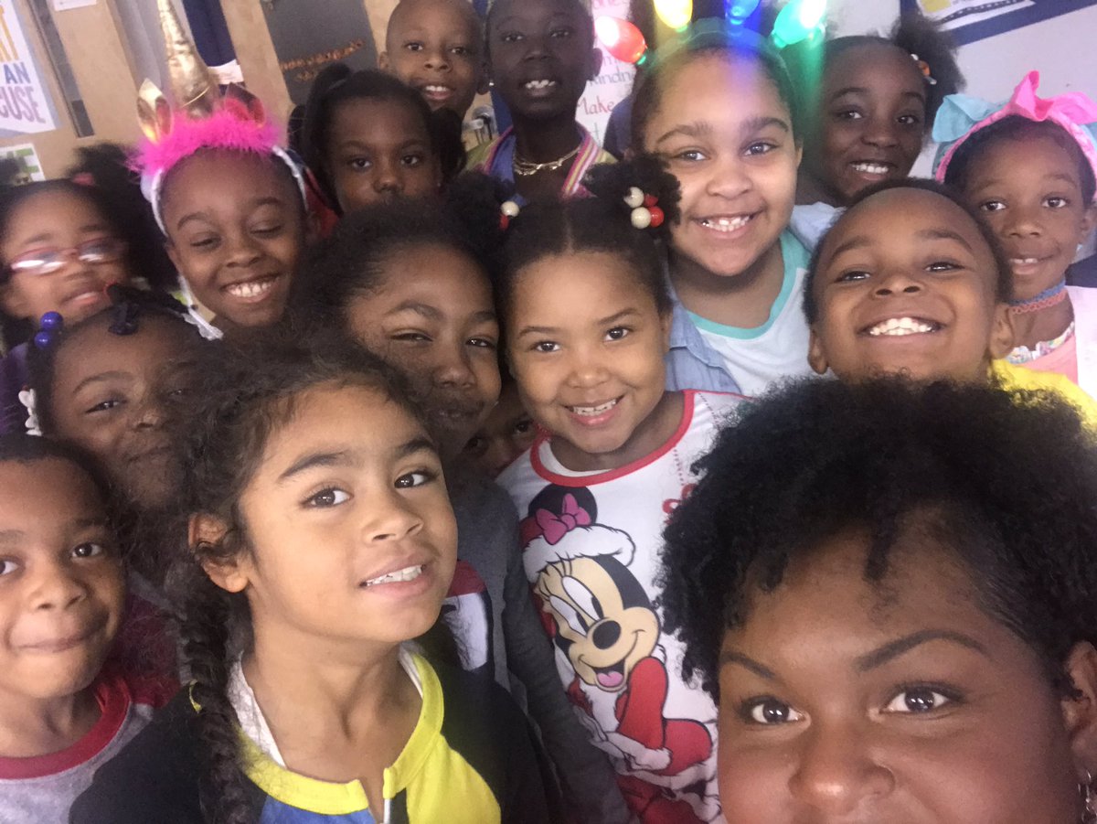 Mrs_S_Conyers's tweet photo. Let the Polar Express Day shenanigans BEGIN!!! #ConyersCupcakes π§ #ShenanigansIn2nd #InItForTheOutcome π #AllForMyCupcakes #RBES #HornetPride π https://t.co/Li4lX8hg2D