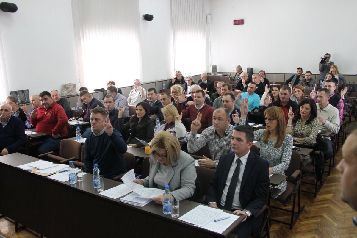 OpstinaGM's tweet photo. Na danas održanoj sednici Skupštine opštine Gornji Milanovac, odbornici su usvojili Odluku o budžetu za 2019. godinu.

Za dodatne informacije, posetite zvanični sajt naše opštine:  
https://t.co/n4uLC2uHYM https://t.co/n2OTap33ja