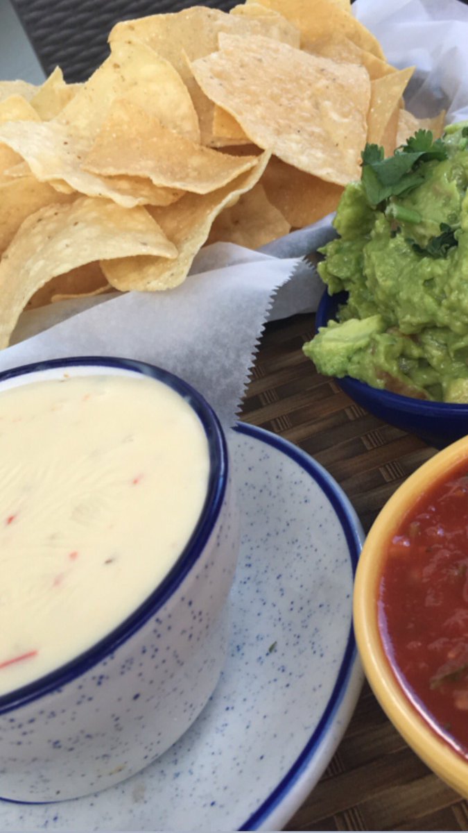 ZiaTaco's tweet photo. Trifecta of goodness! Queso, salsa and guac, oh my!! 🧀 🍅 🥑 #zia #ziataqueria #chs #chseats #holycity #bestjamesislandrestaurant #riverlandterrace https://t.co/3OuZure4Lq