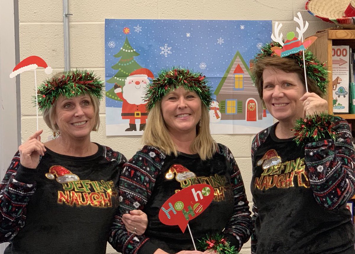 MsKateMcGee's tweet photo. #WUESholidayfun with our awesome staff! #WUESfamily @WesternUnionES https://t.co/D93clfyKWJ