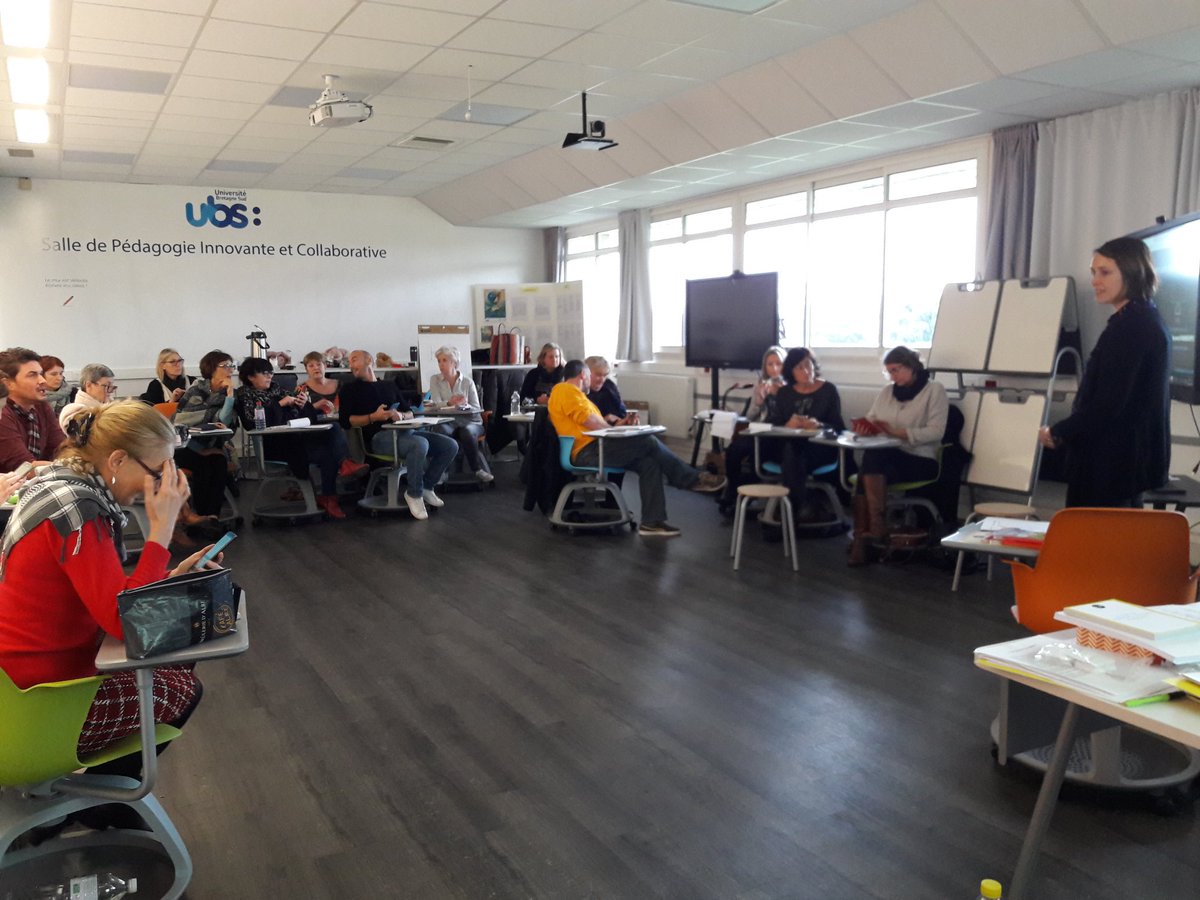 eloise_berg's tweet photo. Les formateurs de l'IFPS de Vannes découvrent le vote et le nuage de mots lors de la #formation à la #créativité @U_LabInnov @guichard_sophie https://t.co/p8QORrlFcZ