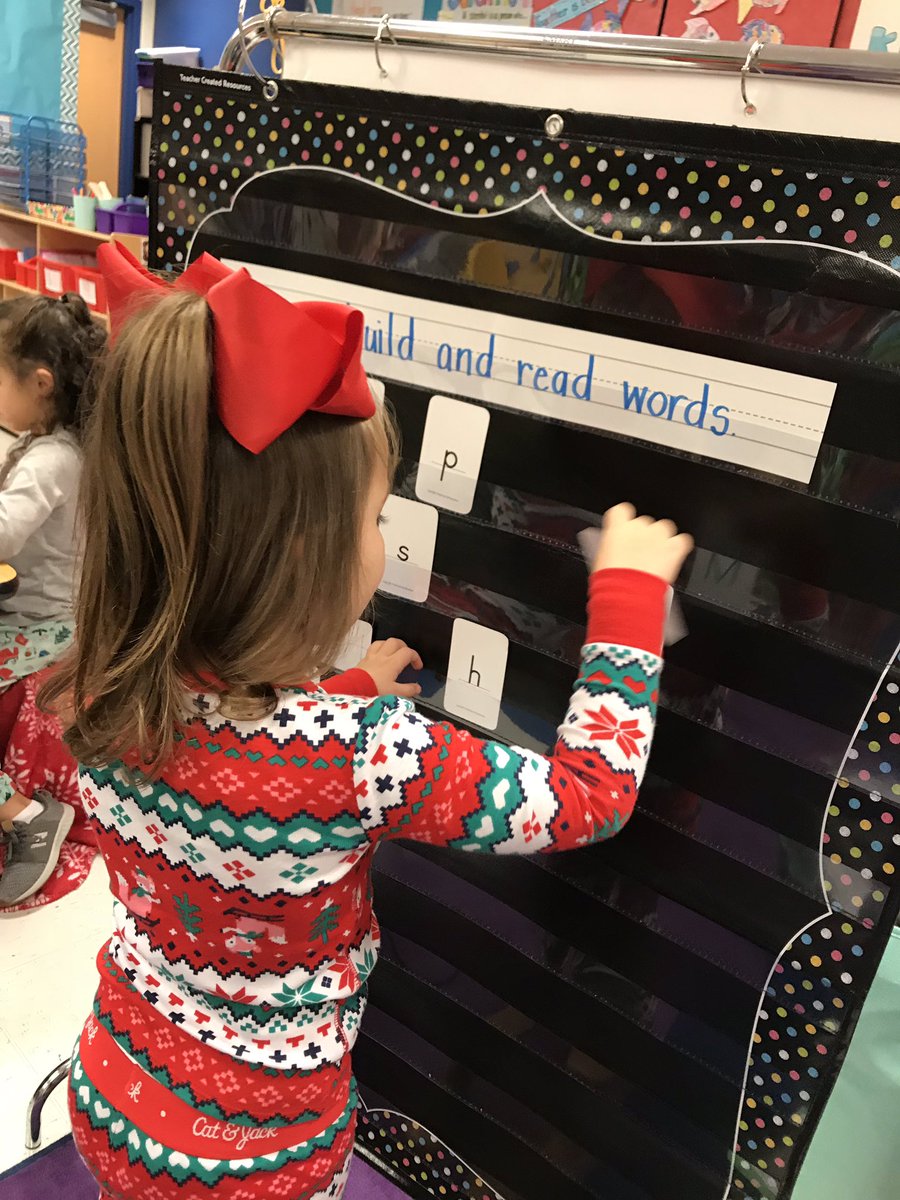HaysLitTaylor's tweet photo. Lots of literacy learning to be found at @CHES_Colts this morning! #hayslit https://t.co/bxA4pkW6A7