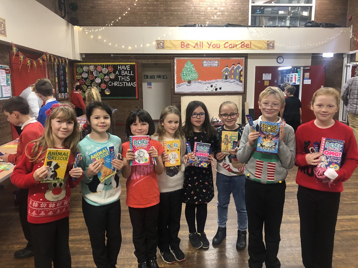 Gifts all round - books , candy canes and lollies for all of the children 🎅🎄