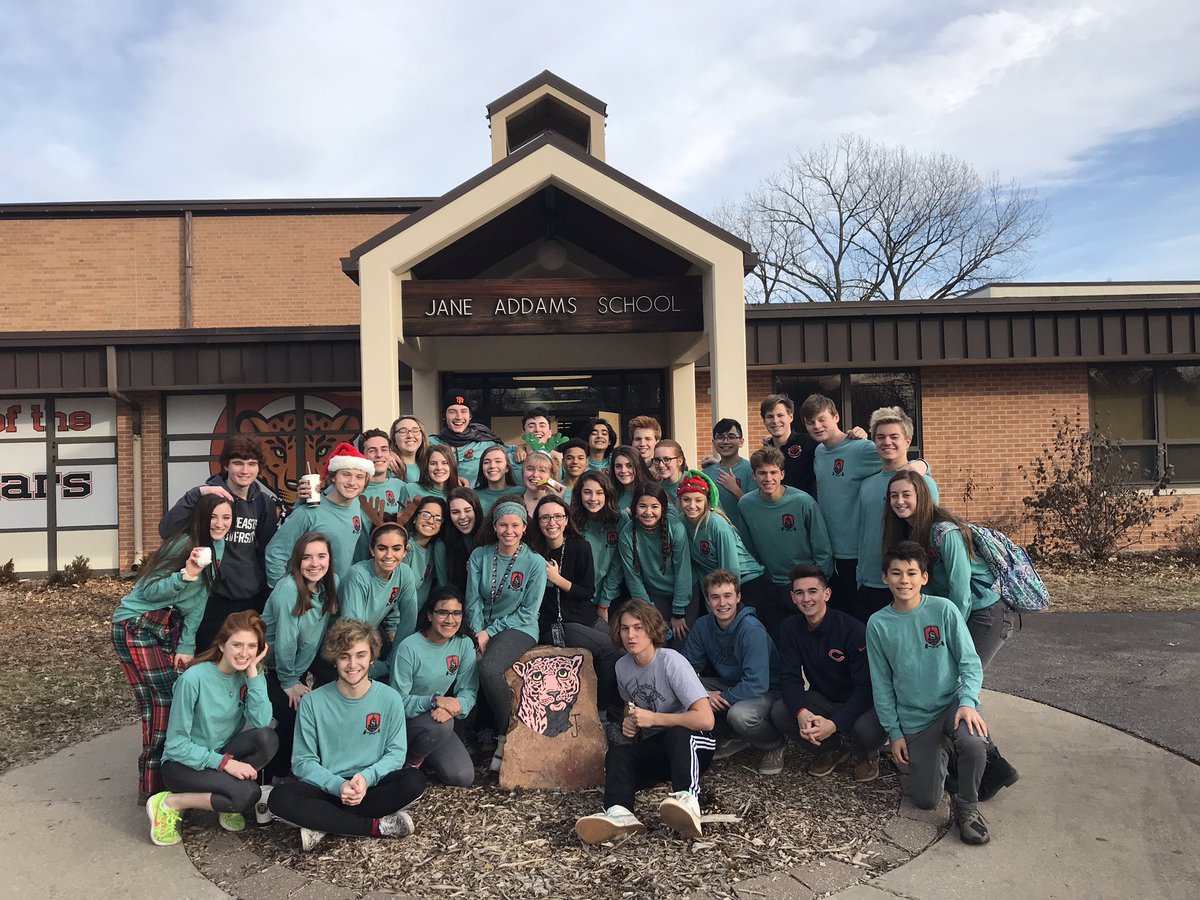__shsstudco__'s tweet photo. Student Council spent part of yesterday volunteering at Jane Addams by throwing classes a holiday party. @schooldist186 #186pride https://t.co/L9jvyfGKKl