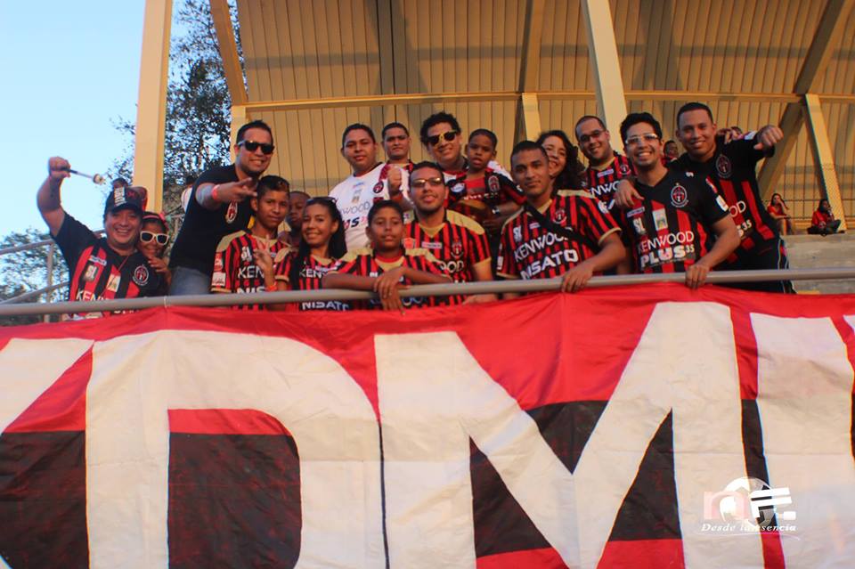 BarraAcademica's tweet photo. #TBT ♫Esta Adicción de amarte me hace bien, congela mis sentidos, desde que tu llegaste AKD, cambiaste mi destino♪♫ #TeAmoSSM #SiemprePresentes https://t.co/2UFY2otc3w