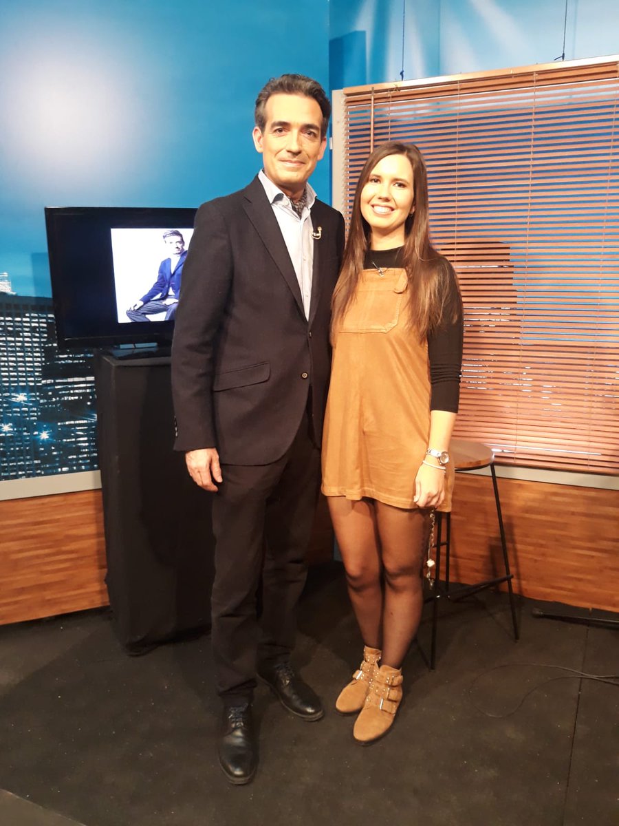 DejateTV's tweet photo. 🔴EN DIRECTO ▶️

Llega 🎼#ConLaPielDeGallina 🎼 de la mano de @irenedefruits 🎤. Hoy nos trae a @jroblescantante

📺 Puedes seguirlo en #TDT, #Apps o a través de https://t.co/l0A8l1ldo5 https://t.co/HI7WR1wGy0