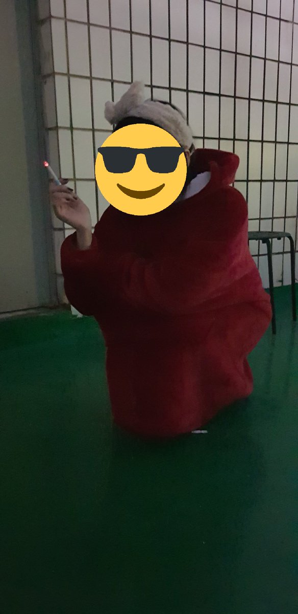 멋진 근황이지요... 제 스무번째 생일 축하해주셔서 다들 땡큐입니다 그럼 전 내일의 입시를 위해 자러가겠읍니다...