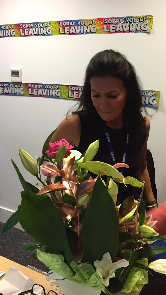 juliewilkes19's tweet photo. The end of an era and a great new chapter for 2019! #thanksjean https://t.co/amUiKMLthI