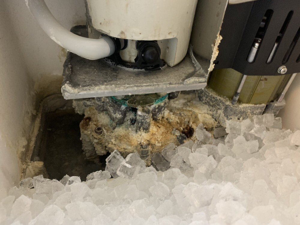 aplsappliance's tweet photo. We all spend good money on our #appliances, getting them maintained is important to prevent breakage and get the full value of your investment! $4000 Ice Machine almost beyond help #yearlyprofessionalmaintenance https://t.co/PcL0SJWc4l