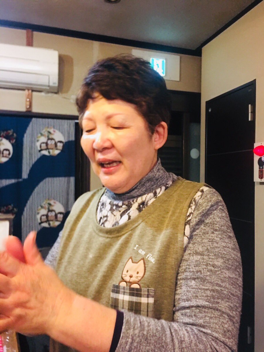 toratora_9010's tweet photo. テニス部のみなさんと幸せな時間過ごせました❤️
松本くんにハンドクリーム、おそそわけしてもらって、ニヤニヤしながら、ぬりぬり♫
いい匂い〜♫よしこルンルン♪
#とらとら https://t.co/PGW27o9XQI