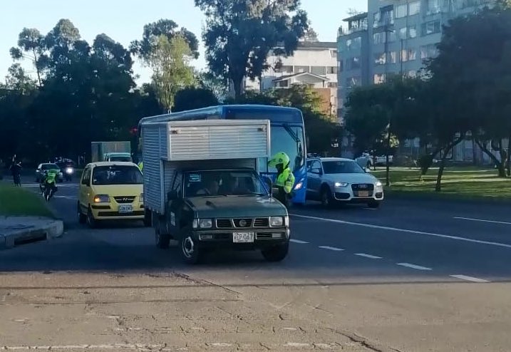 SectorMovilidad's tweet image. 🚨Operativo de control para verificar cumplimiento del carril preferencial

📍Av. Boyacá entre las calles 127 y 116 

📋 19 Comparendos pedagógicos

Esta es #UnaBuenaMovidaParaTodos