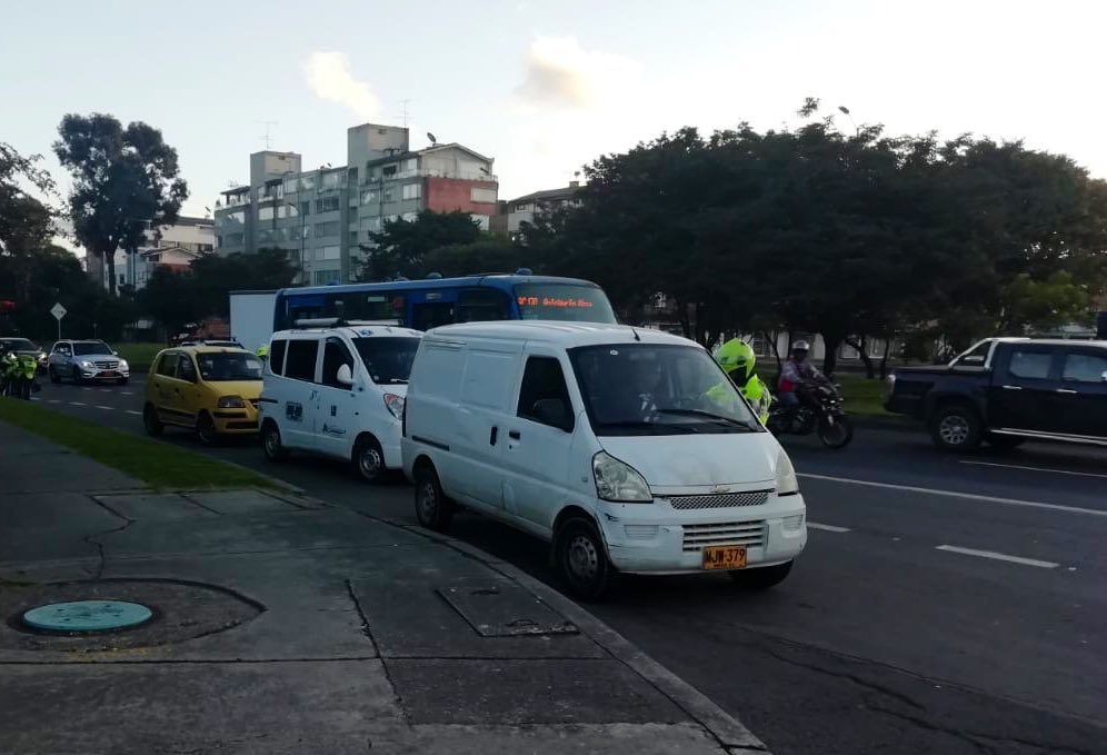 SectorMovilidad's tweet image. 🚨Operativo de control para verificar cumplimiento del carril preferencial

📍Av. Boyacá entre las calles 127 y 116 

📋 19 Comparendos pedagógicos

Esta es #UnaBuenaMovidaParaTodos