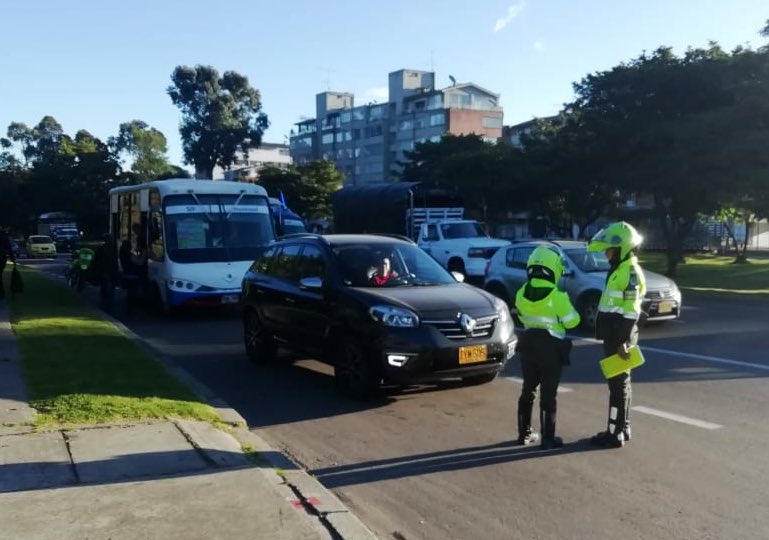 SectorMovilidad's tweet image. 🚨Operativo de control para verificar cumplimiento del carril preferencial

📍Av. Boyacá entre las calles 127 y 116 

📋 19 Comparendos pedagógicos

Esta es #UnaBuenaMovidaParaTodos