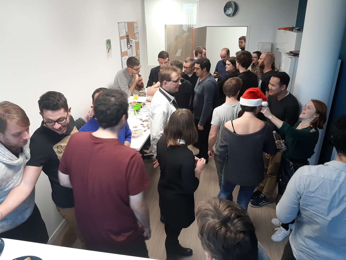 DinemanT's tweet photo. #SantApside est déjà passé chez @ApsideGroupe #Rennes !!! Rien de tel qu'un bon #gouter de #noel2018 pour préparer les #vacances. Joyeux Noël cher(e)s #Apsidiens !!! https://t.co/q7PjGRuSEI