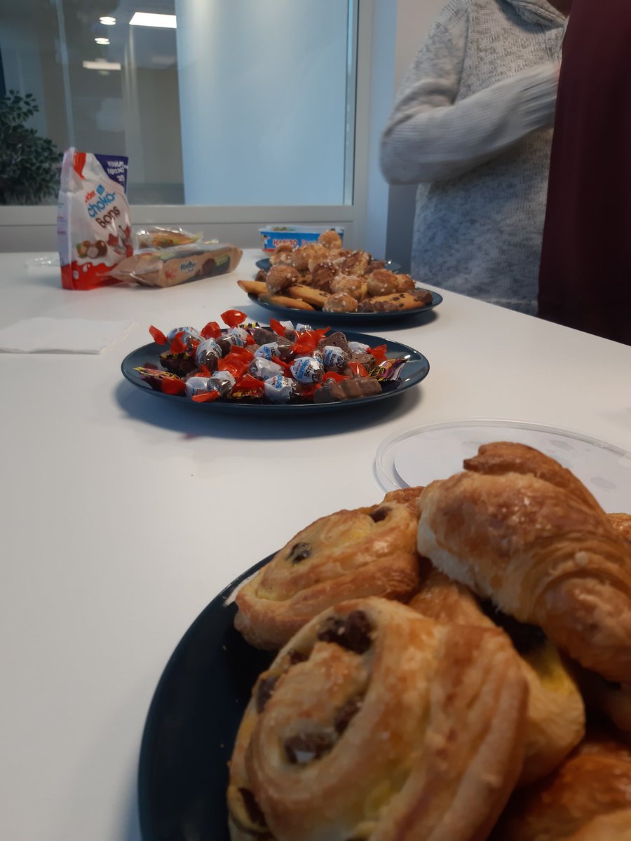 DinemanT's tweet photo. #SantApside est déjà passé chez @ApsideGroupe #Rennes !!! Rien de tel qu'un bon #gouter de #noel2018 pour préparer les #vacances. Joyeux Noël cher(e)s #Apsidiens !!! https://t.co/q7PjGRuSEI