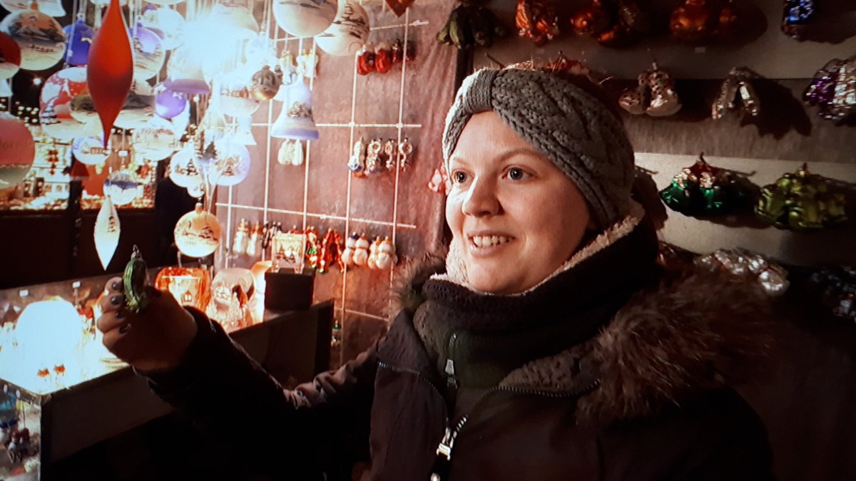 ZDFerfurt's tweet photo. Viele Grüße vom schönsten #Weihnachtsmarkt Deutschlands! 🎡 In ganzer Pracht zu sehen am Samstag @ZDF #Länderspiegel
#Erfurt #Rupfi #Weihnachten https://t.co/JhfD8MhpLW