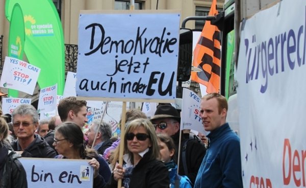mehr_demokratie's tweet photo. Bei der Reform der Europäischen Bürgerinitiative sehen wir Licht und Schatten. Nicola Quarz und Ralf-Uwe Beck erklären, warum. https://t.co/tsByLOwYrw #ECIreform https://t.co/aC7ujQGUzC
