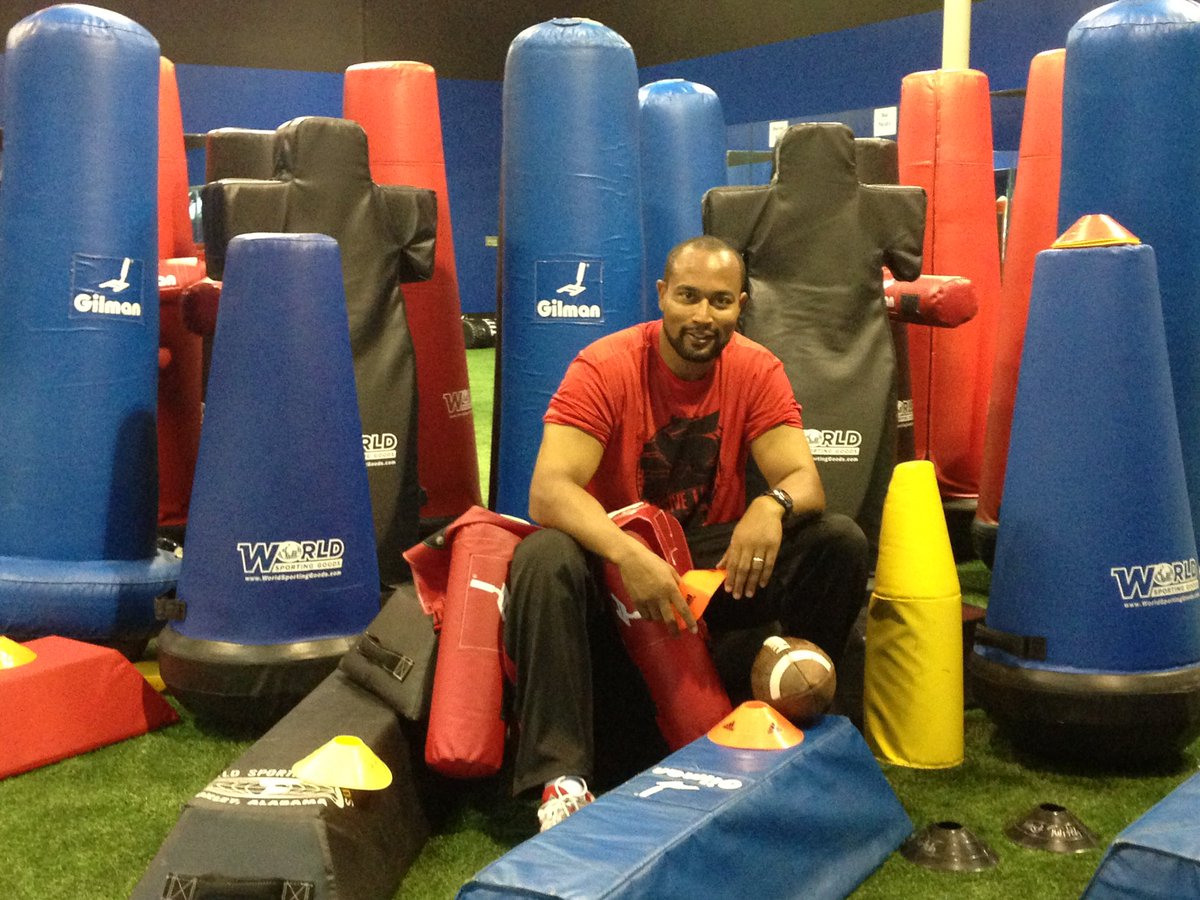 chucksmithnfl's tweet photo. This Sunday: 2:30p High School (9th-12 Grade) Defensive Lineman Training Class @GATAtraining $50 special... walk ins are welcome.... https://t.co/SnQjMKEuco