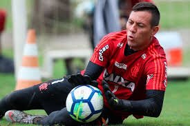 Exclusivo! Fonte próxima de Diego Alves acaba de me passar que o Flamengo já procurou diretamente o Diego Alves e seu agente Eduardo Maluf. Estão muito felizes com o contato e que pela forma que foram procurados, a chance de Diego Aves continuar é grande! #TTPAPA #FLAMENGO #GEFLA