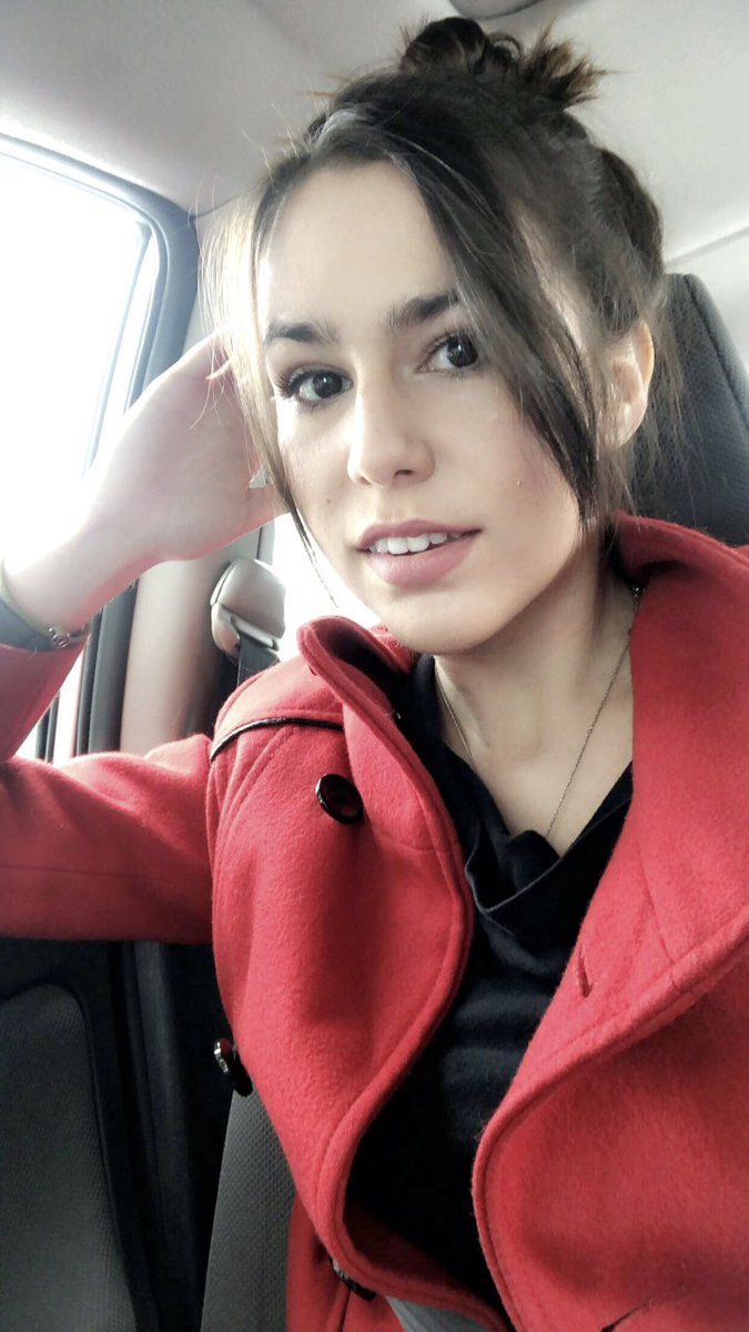 patrioticpeachh's tweet photo. People have been telling me that I look like #MeghanMarkle. #suchacompliment Maybe it's the hairstyle? https://t.co/kQd0pAlsgy