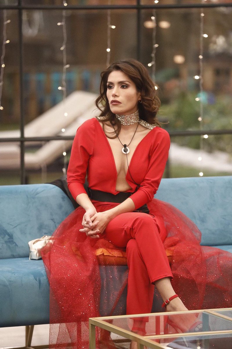 ¿Qué os parece el outfit de <a href="/MiriamSaavdra/">Miriam Saavedra</a>? 

🔄 Espectacular
❤️ Ni fu ni fa

#GHVIPFinal