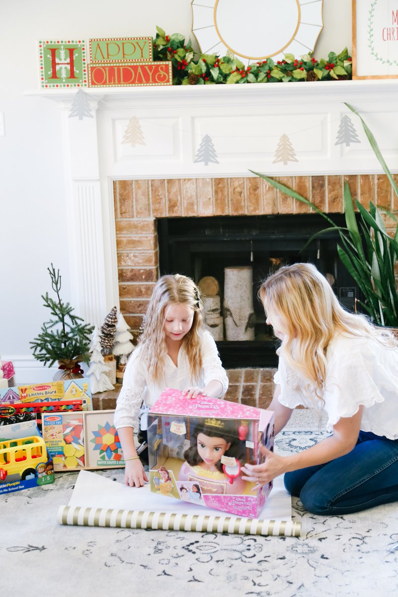 ByJenRose's tweet photo. Headed to @Kohls tonight to grab some last minute toys! See some of my favorites that are on sale and in stock! #ad #KohlsToys #KohlsFinds
https://t.co/XtLFuZnkv7 https://t.co/nVYIVyZ3vS