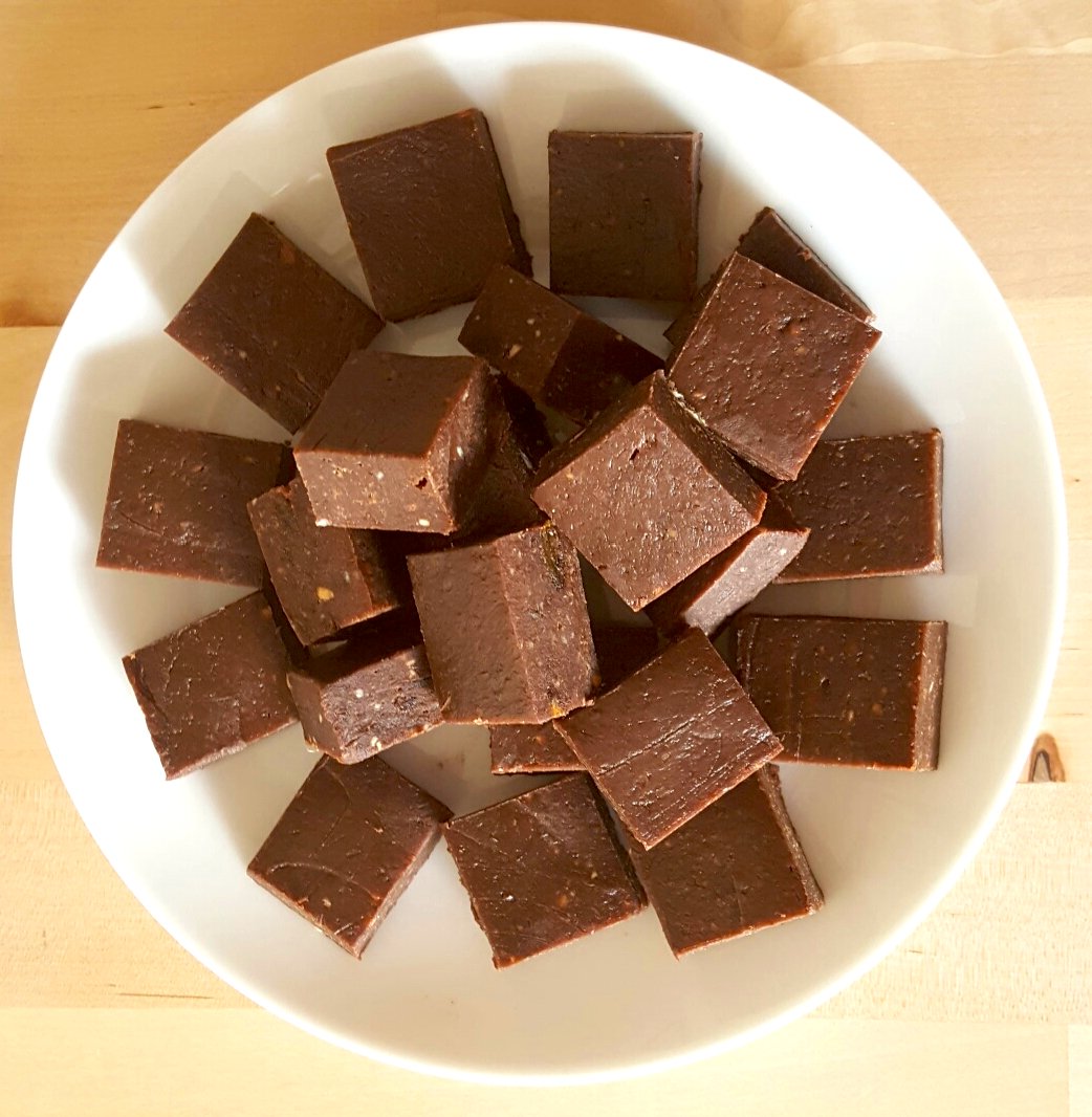 Got 15 mins? Make this #dairyfree chocolate peanut butter fudge for Christmas! No refined sugar 
ow.ly/yPUl30n3qmg
#southwesthour #sheffieldhour #Manchesterhour #somersethour #veganrecipehour #eastangliahour