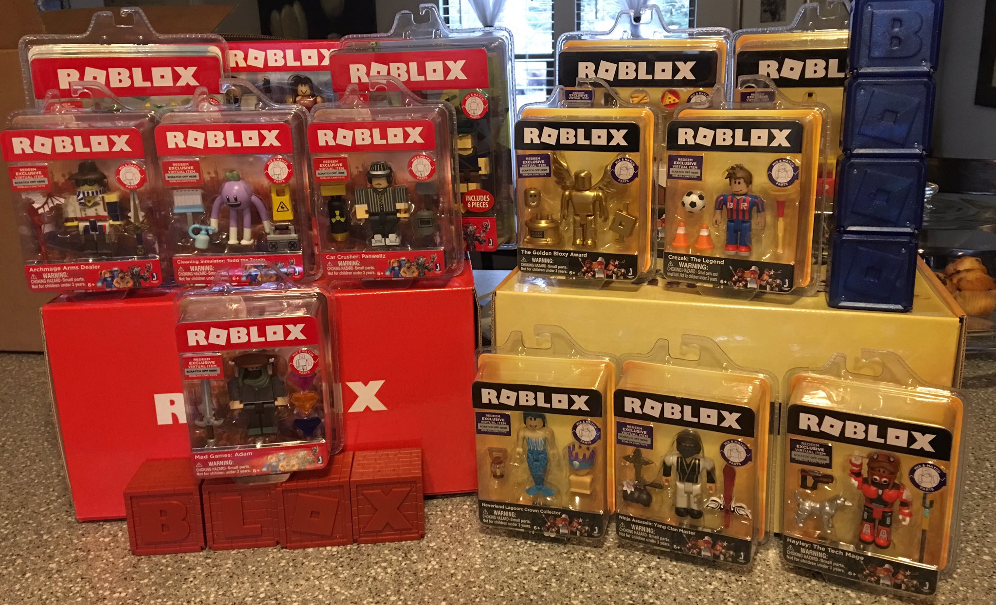 Code Deeterplay On Twitter More Roblox Toys To Inbox And Code For Lucky People In The Community Roblox Jazwares - roblox neverland lagoon crown collector mini figure