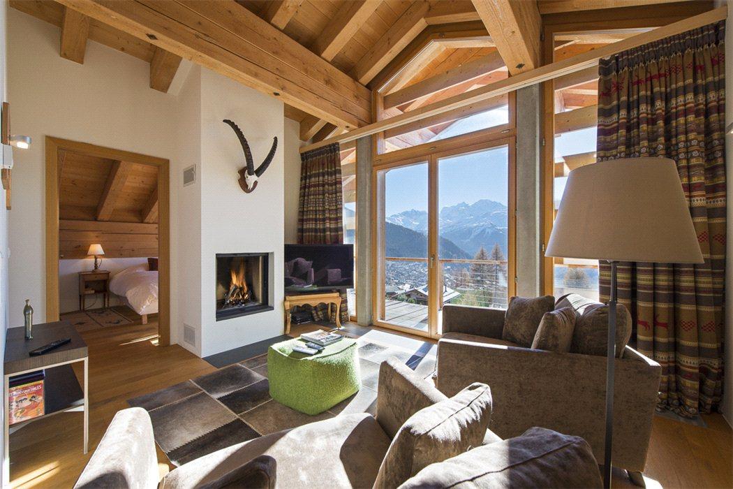 knightfrank's tweet photo. This impressive and discreet #chalet for sale sits in a desirable location in the popular #alpine ski resort of #Verbier and enjoys a perfect south facing view from Pierre Avoi to Les Ateles. Find out more here: https://t.co/HeeRDAUCOA #AlpineView https://t.co/eR9wjrBreD