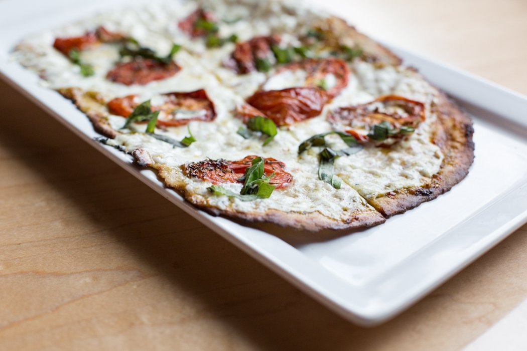 cover2austin's tweet photo. Our homemade flatbread crust is razor thin and super crispy, perfect for game day snacking! 🏀🏈🍺 https://t.co/JeaWAUZUG8