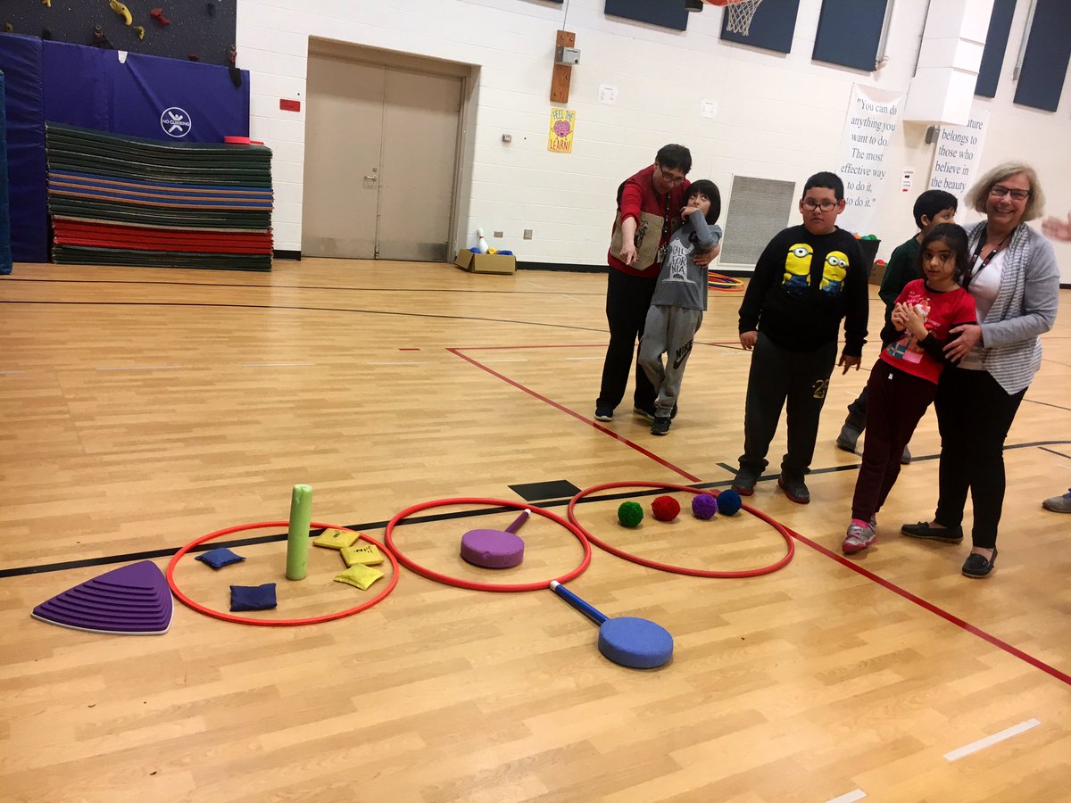 LINES_PE's tweet photo. Had a jolly &amp; cooperative time decorating snowmen with @adaptPE_220 today! ⛄️ @Lines220 @clmigacz @MissVanDuch https://t.co/XS1pyGwFcF
