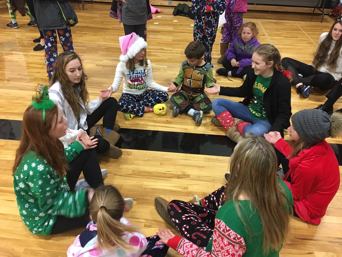MaywoodSchool's tweet photo. Winter festivities and cheer for our last day of school! #songsofcheerforalltohear #joyful #grateful #schoolfamilyfun https://t.co/1DU27OpncD