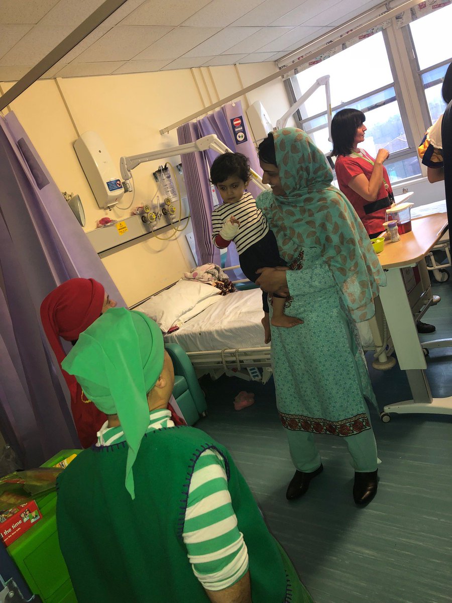 GroveTheatre's tweet photo. The cast of Snow White &amp; The Seven Dwarfs had the privilege to visit the Children's Ward at Luton &amp; Dunstable Hospital. 😁🍎@LDHFundraising 
#SWDunstable https://t.co/JZRsMskW3o