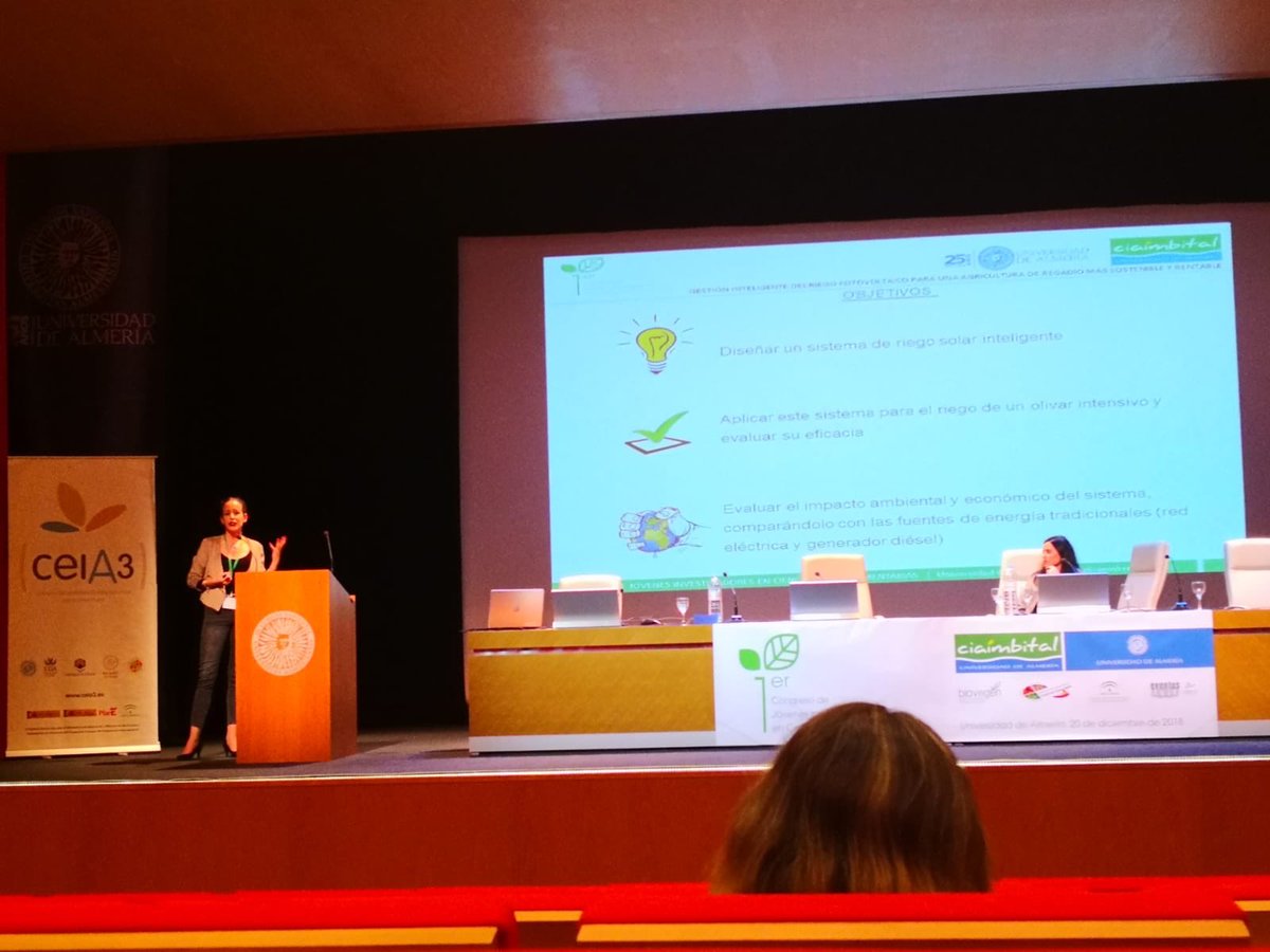 Magnífica presentación de nuestra compañera <a href="/aidiwi/">Aida Mérida García</a> sobre gestión inteligente de riego fotovoltaico #1CongresoJovenesInvestigadoresEnCienciasAgroalimentarias #SmartIrrigation #RenewableEnergy
