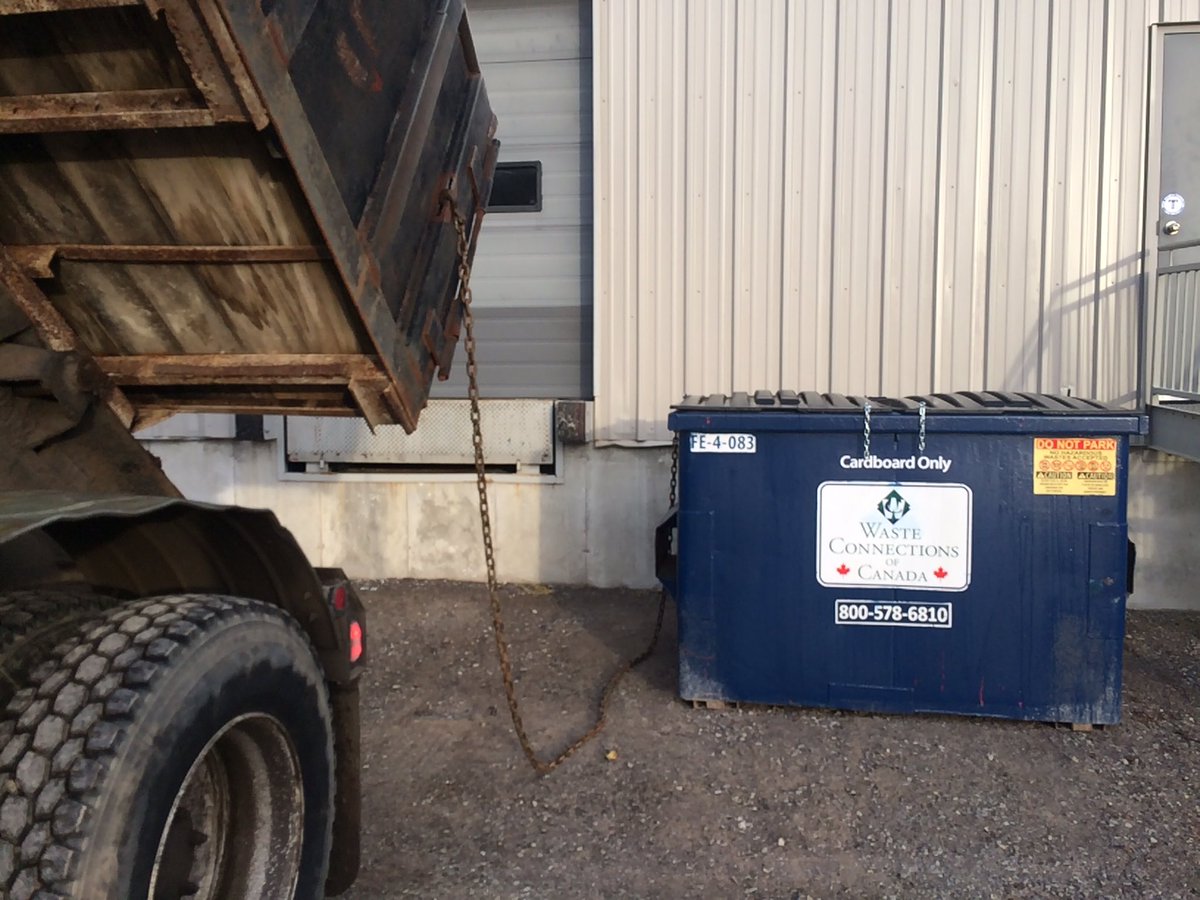 skinnybitch_ang's tweet image. How my days going... #StuckBox #MotherTrucker #RollOffProblems