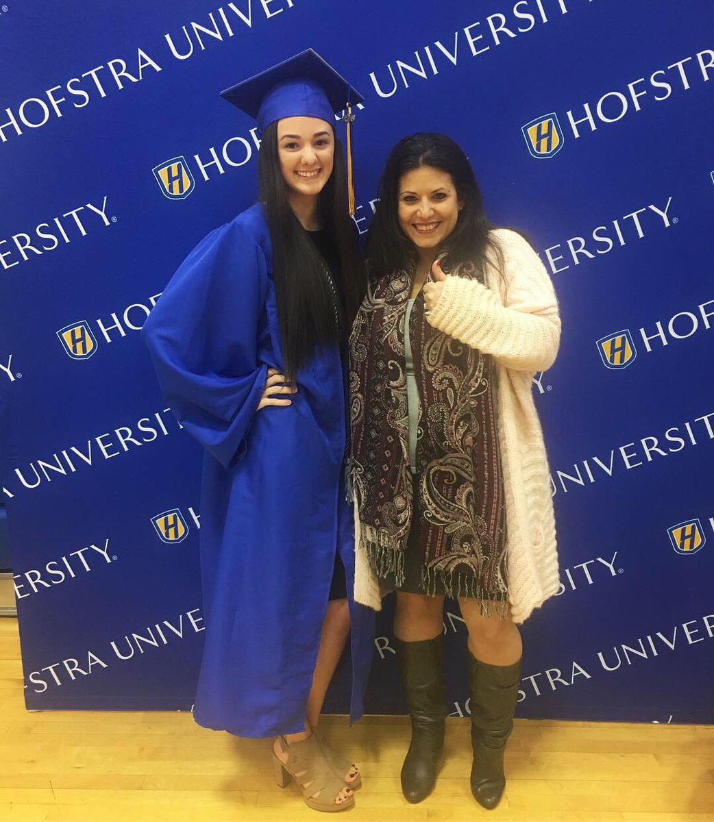 erin_mcpartland's tweet photo. Done.🎓 #HofGrad18 https://t.co/fcyLYG4UTb