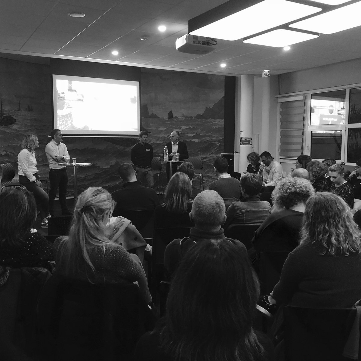 🔴 [Direct] JPE <a href="/UTPontlAbbe/">UT de Pont l'🅰️bbé</a>. <a href="/SebastienSimon_/">Sébastien Simon</a> : « vivre mon rêve du Vendée Globe oui, mais pas tout seul. C’est aussi le rêve de mon équipe, mes partenaires <a href="/cmarkea/">Crédit Mutuel Arkéa</a> et <a href="/Paprec_Group/">Paprec Group</a> et du public. C’est une aventure qui se partage »! 🤗❤️