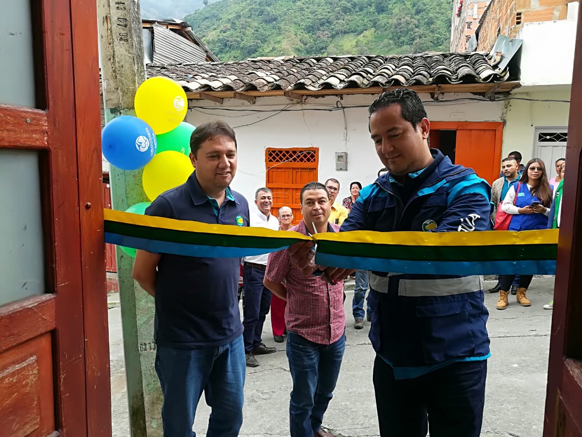 Corantioquia's tweet photo. Nuestro Director General, Alcalde de @AlcaldiaSAC y Subdirector de Regionalización cortaron cinta inaugural de la nueva #SedeLocal en San Andrés de Cuerquia. @Alcaldiaituango @AlcaldiaTolAnt @BricenoAlcaldia @AlcaldiaYarumal https://t.co/oKUt4u2Scg