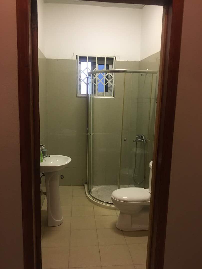 oye_xx's tweet photo. Semi-furnished 2bedroom apartment @ ¢1300 monthly in East Legon. PLEASE RT❤️ https://t.co/gcpbcb8BGz