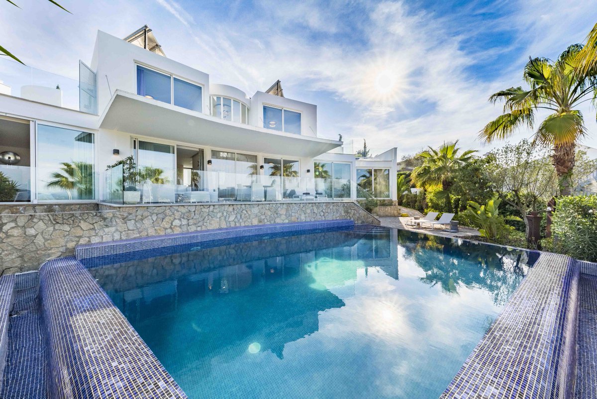 Engel Volkers Engel Volkers Sells British Fashion Icon Mcqueen S Former Villa On Majorca Engel Volkers Mallorca South Has Brokered The Designer S Former Villa In Santa Ponsa On