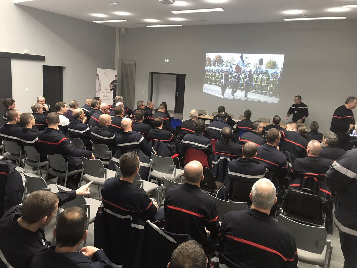pompiers36's tweet photo. Réunion des #chefsdecentre
L’occasion de faire un bilan d’étape & des dossiers #structurants avec ceux qui sont la cheville ouvrière au sein des 48 #CIS de notre beau département@Indre36
🙏 à eux 👨🚒
#SDACR #RO #volontariat #casernements #materiels #SSSM #marketingTerritorial https://t.co/ksqjH6lt0o