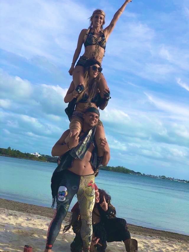 VanessaNicole02's tweet photo. Squad goals!! We fight, we cry, but in the end we're friends till the end! @Bravotv #unanchored #Bahamas https://t.co/zzcctc23yN