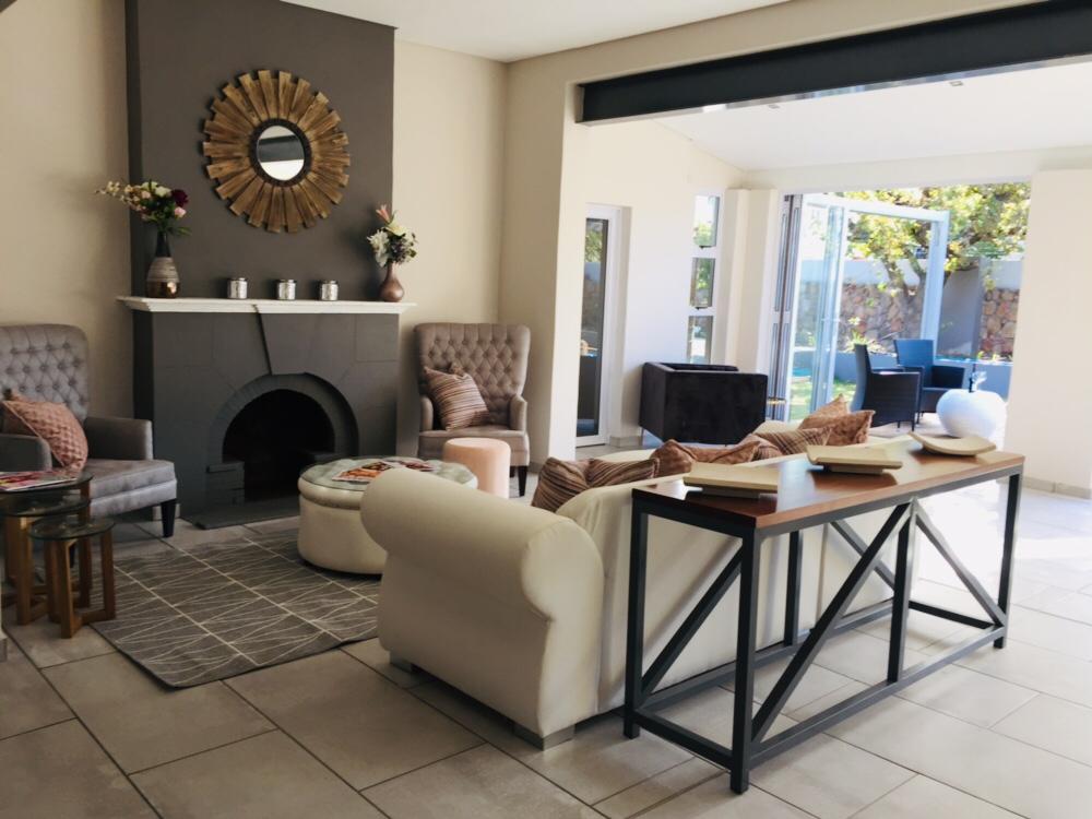 My sister just opened her guesthouse in Rondebosch, Cape Town. I'm gonna need y'all to book your rooms here, because this is IT.

Please retweet, her guests might be on your TL.❤