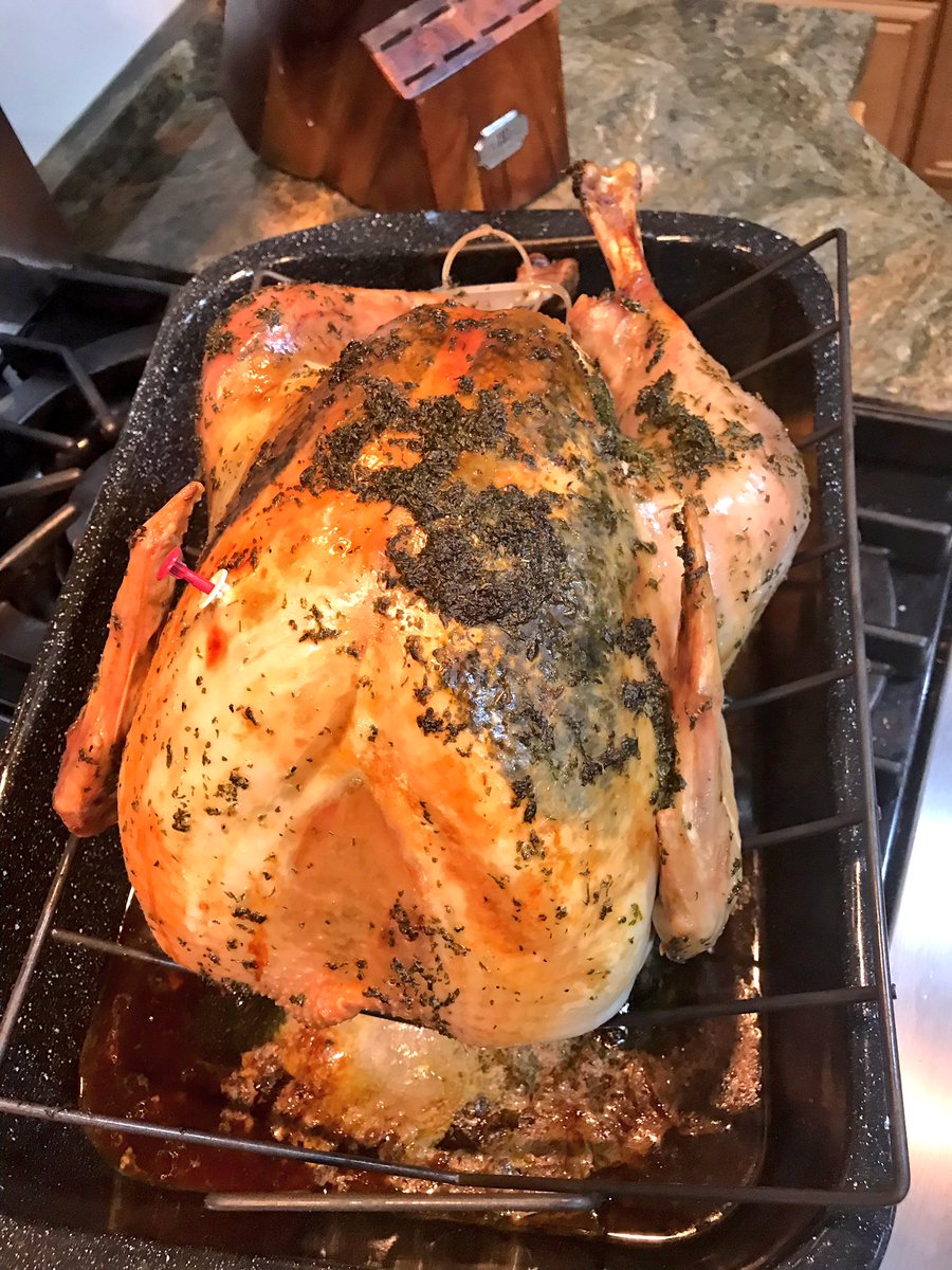 's tweet image. Yup...I don’t know a single person besides my husband that’ll be at the unit party tonight. But damn that ham taste a good as heavenly ham lol pats self on back*** #armylife #unitparty #xmas