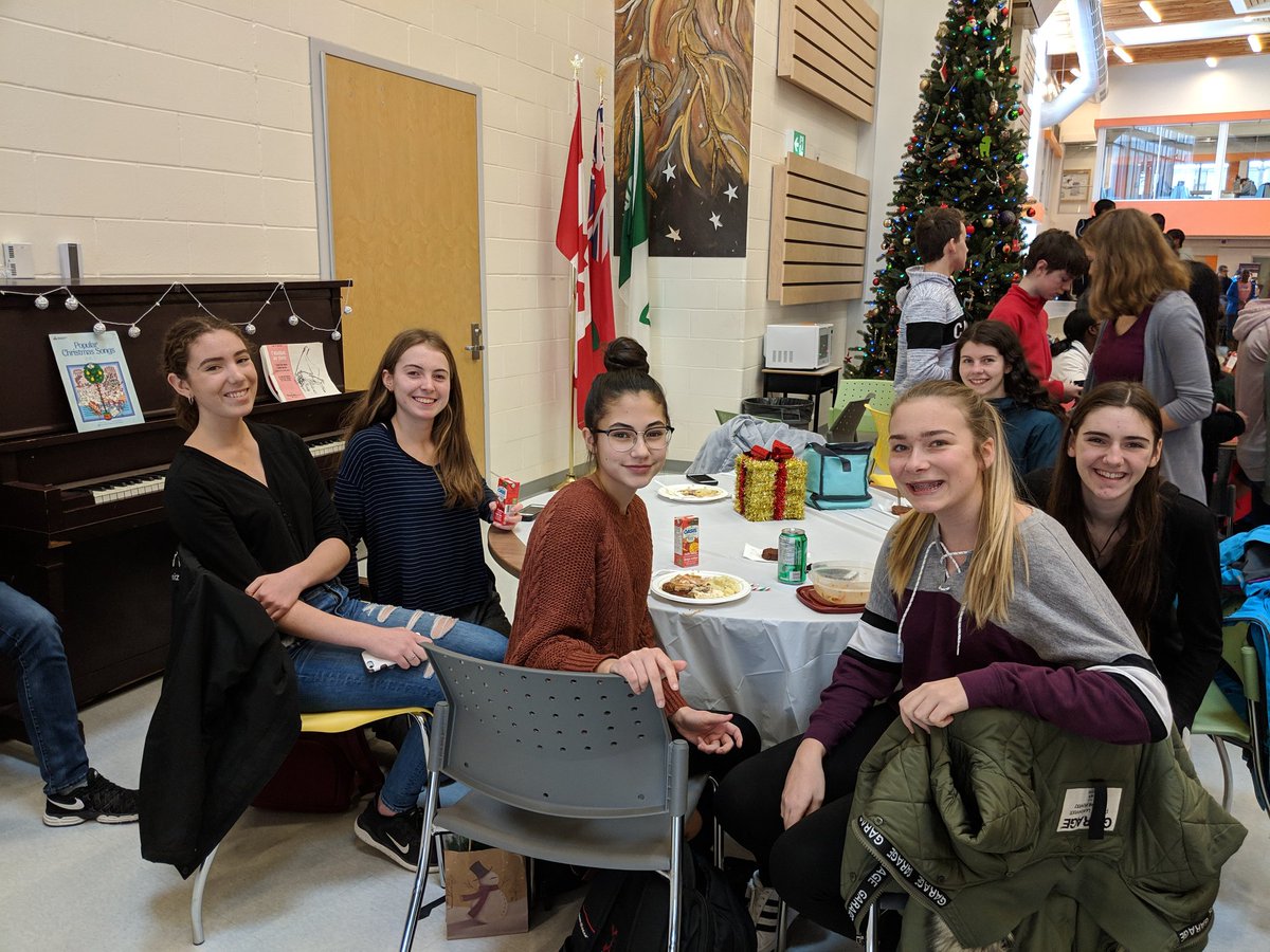 Annie Touchette (@annieottawa77) on Twitter photo Il se passe pleins de belles choses <a href="/EscPaulD/">Esc Paul-Desmarais</a> en cette dernière semaine d'école avant Noël!! Dîner de Noël, présentation du film Noël en boîte avec Steph Paquette comme invité et le spectacle de Noël qui aura lieu demain C'est Paul' dernier show". #ambiance #ceccebienveillance 🎄 Il se passe pleins de belles choses <a href="/EscPaulD/">Esc Paul-Desmarais</a> en cette dernière semaine d'école avant Noël!! Dîner de Noël, présentation du film Noël en boîte avec Steph Paquette comme invité et le spectacle de Noël qui aura lieu demain C'est Paul' dernier show". #ambiance #ceccebienveillance 🎄